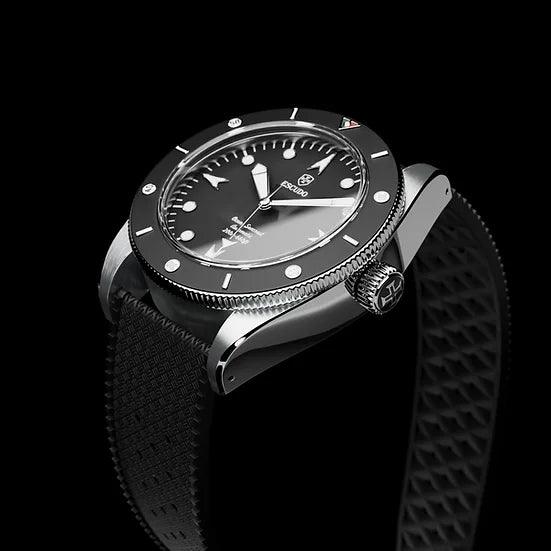 rubber strap dive watch